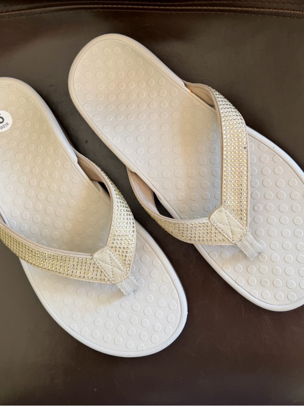 Vionic Women’s Beige Rhinestone Comfortable Everyday Flip Flops. Size-9